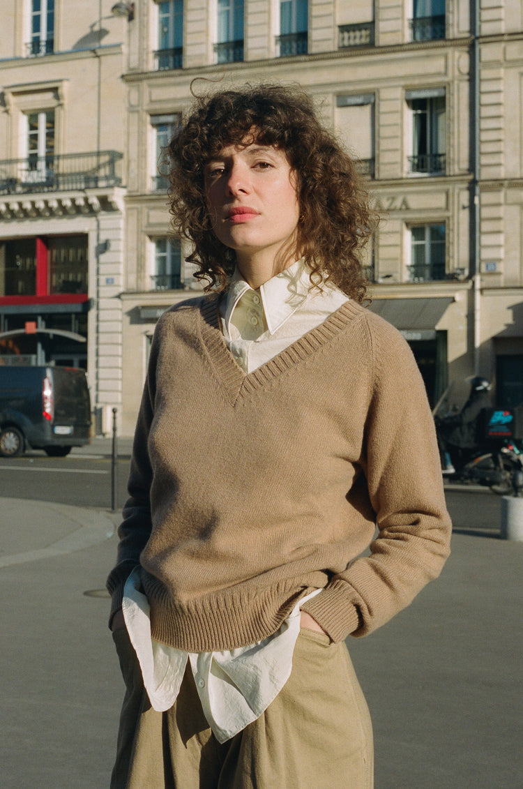 Women's Camel cashmere V-neck