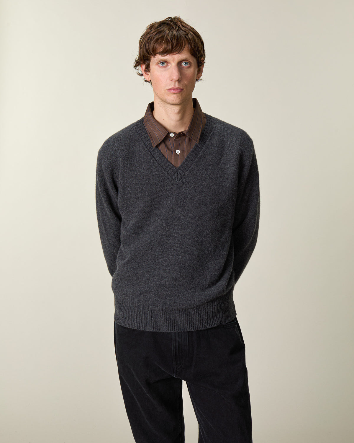 Men's dark gray Cashmere V-neck
