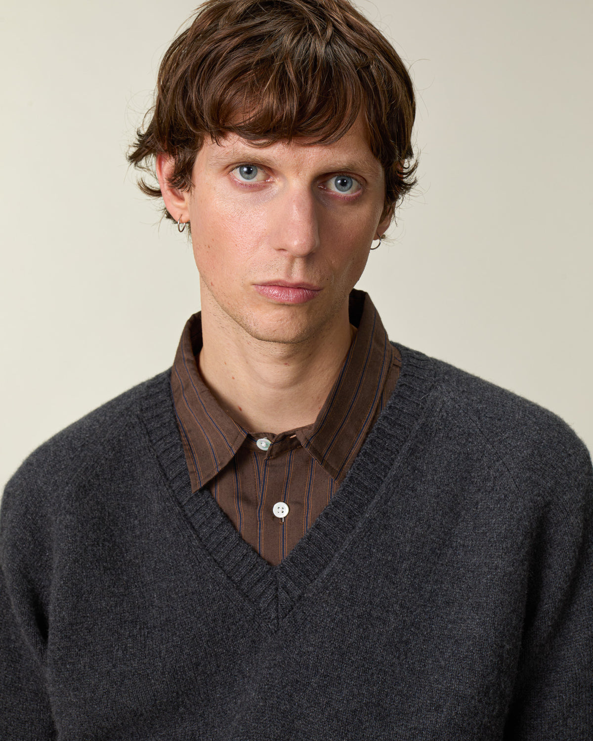 Men's dark gray Cashmere V-neck