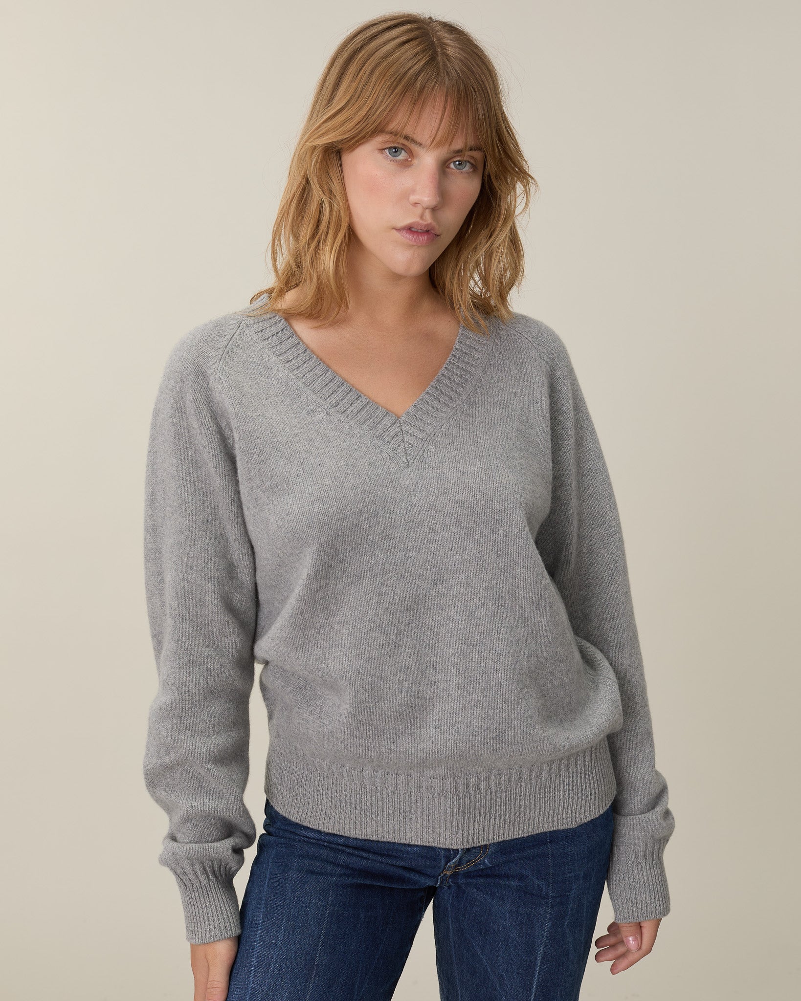 Women's gray cashmere V-neck