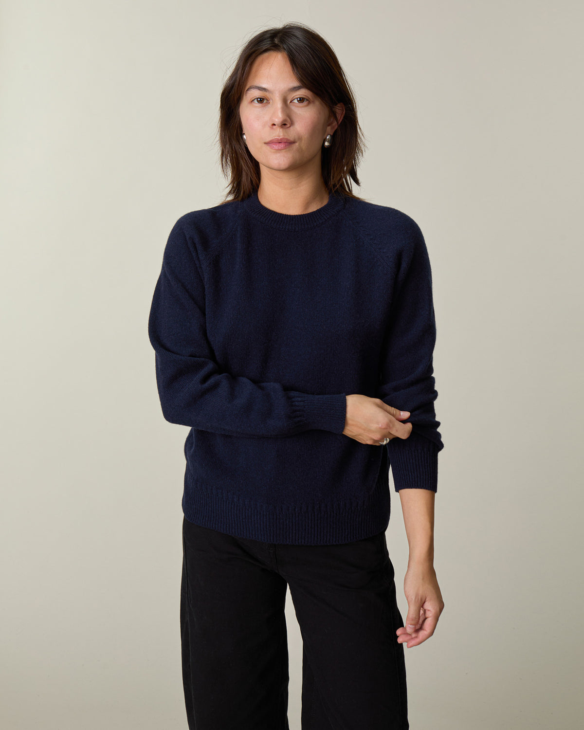 Women's cashmere crewneck sweater in Dark navy