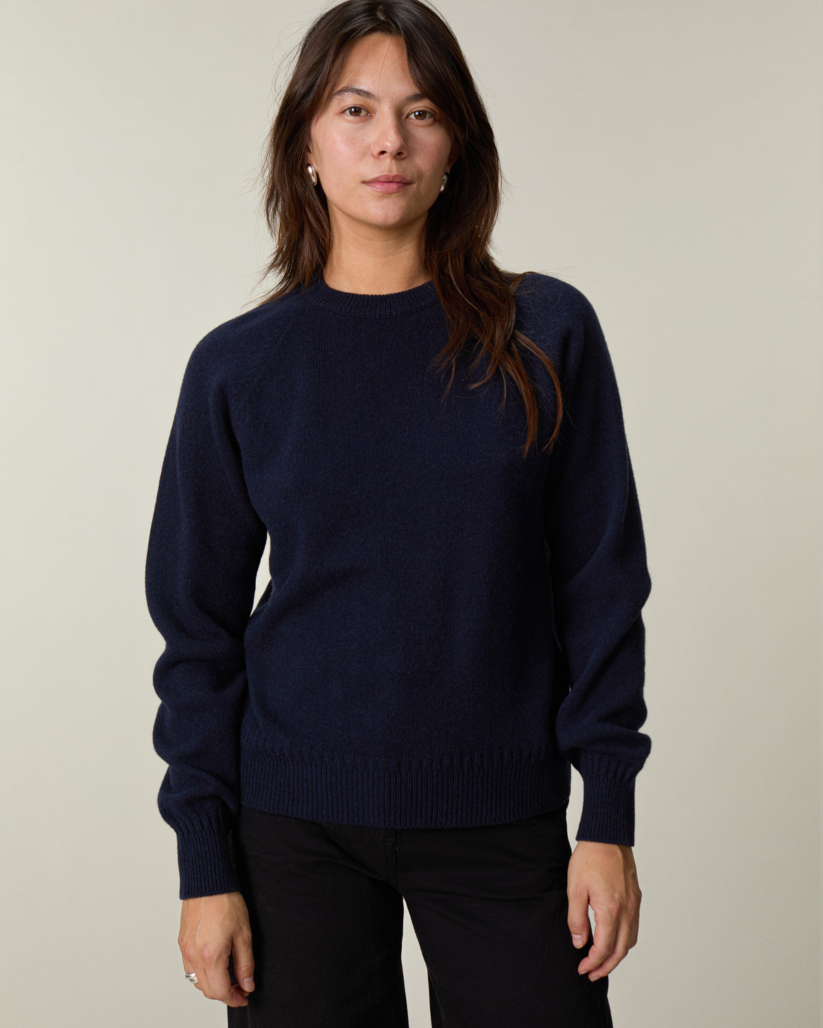 Women's cashmere crewneck sweater in Dark navy