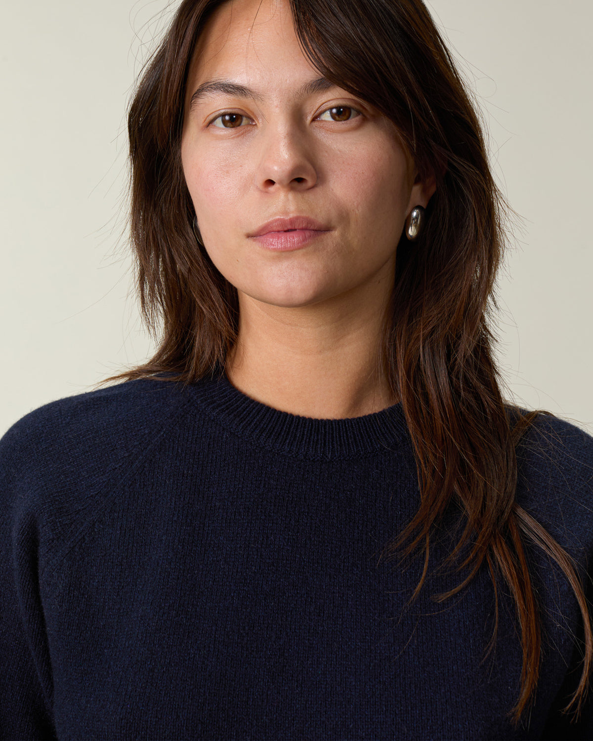 Women's cashmere crewneck sweater in Dark navy