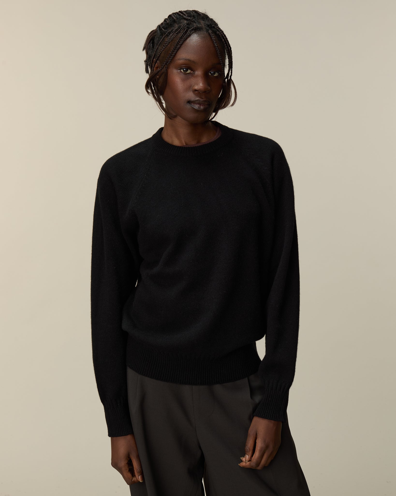 Women's cashmere crewneck sweater in Black Tricot