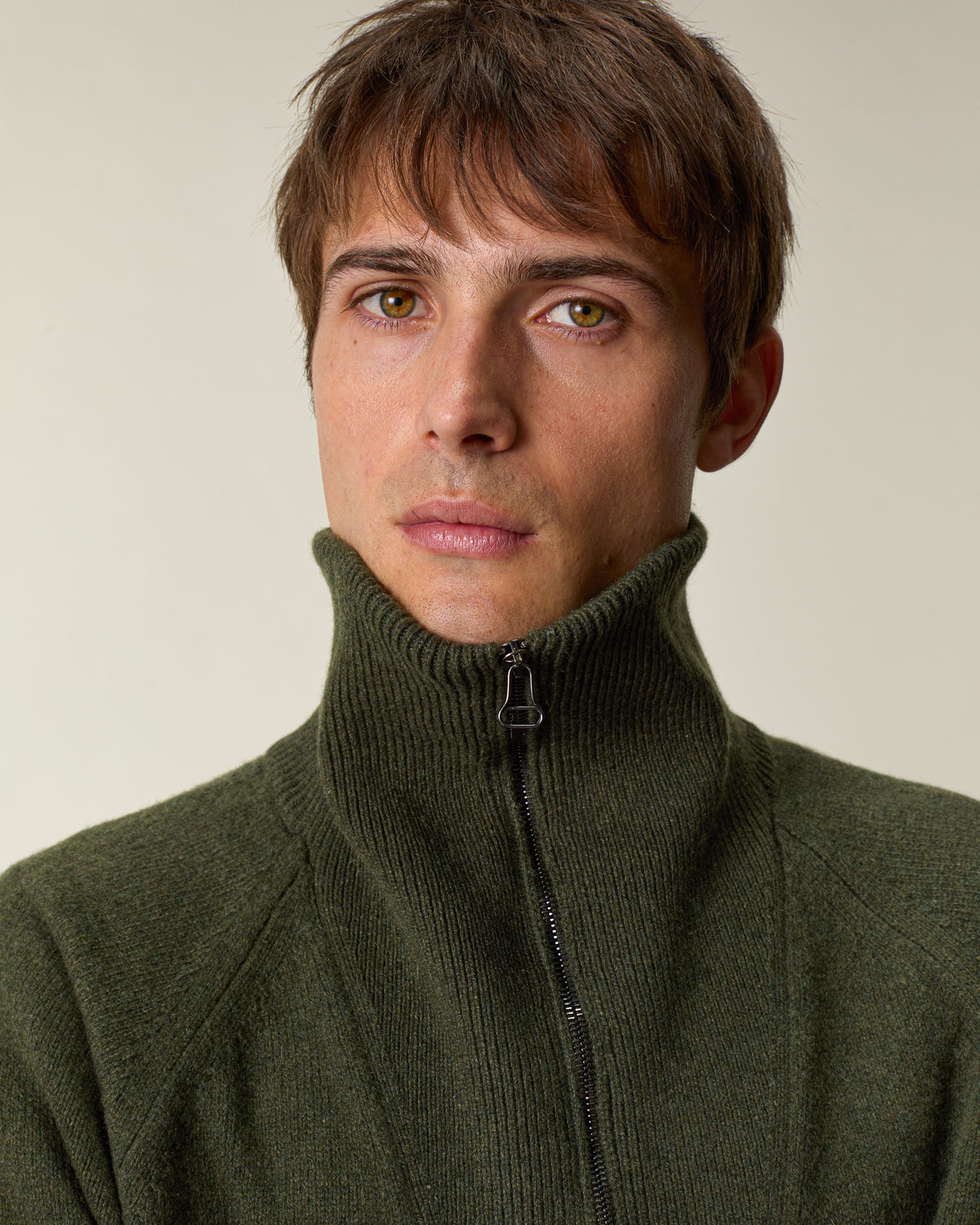 Pull col zippé en cachemire Kaki Homme