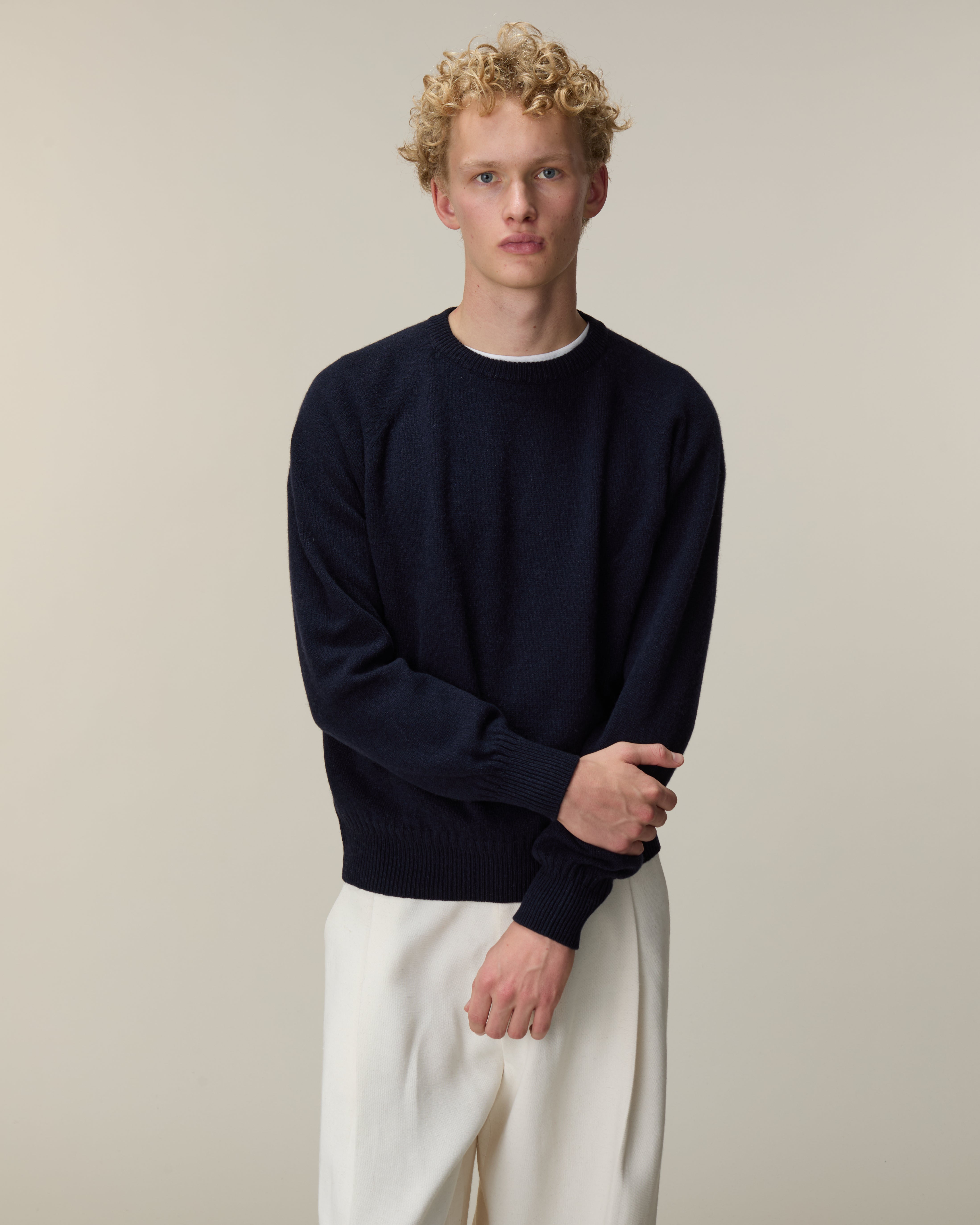 Men's cashmere crewneck sweater in dark navy