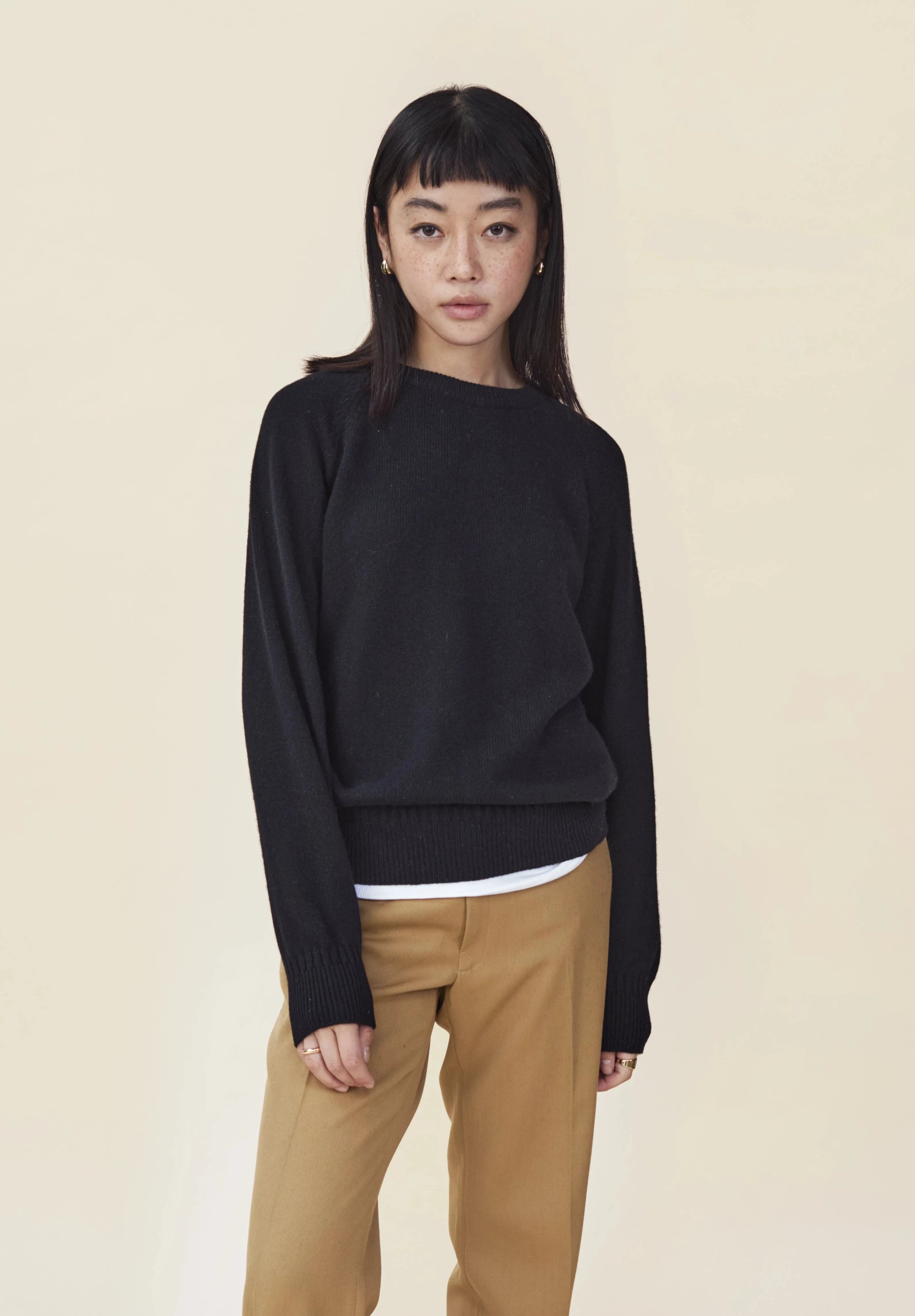 Black cashmere crewneck sweater hotsell