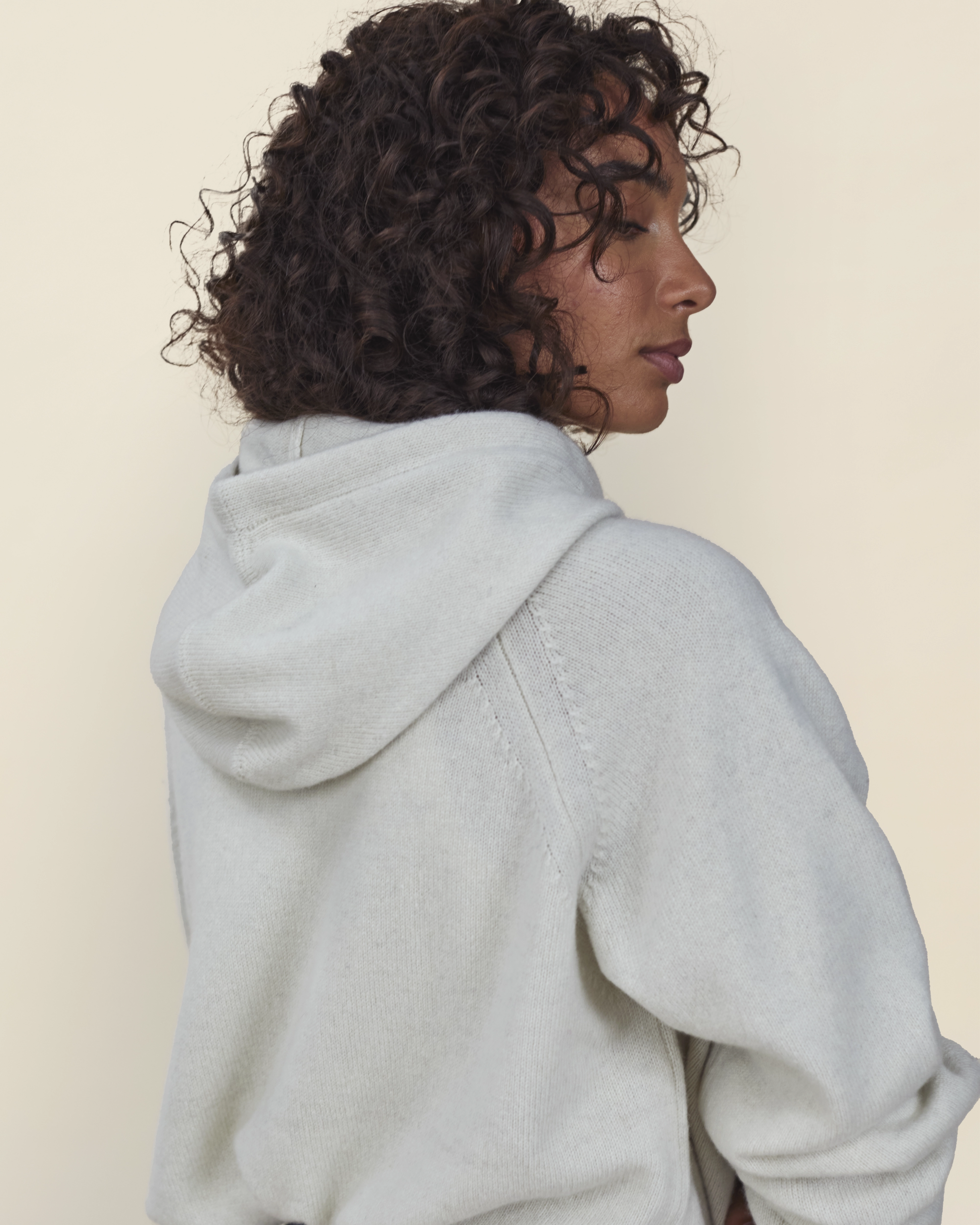 Pull à capuche en laine et cachemire Blanc cassé Femme
