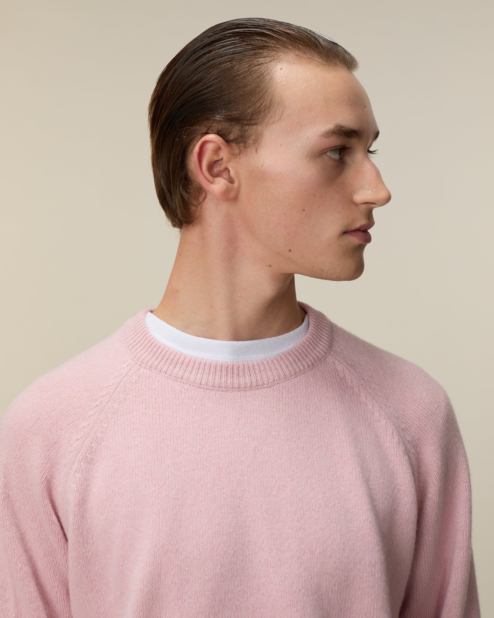 Women's cashmere crewneck sweater in Indian Pink