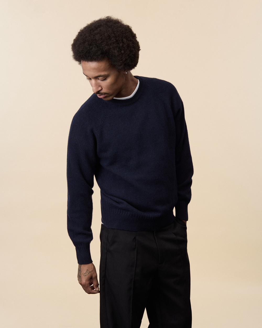 Men's cashmere crewneck sweater in dark navy