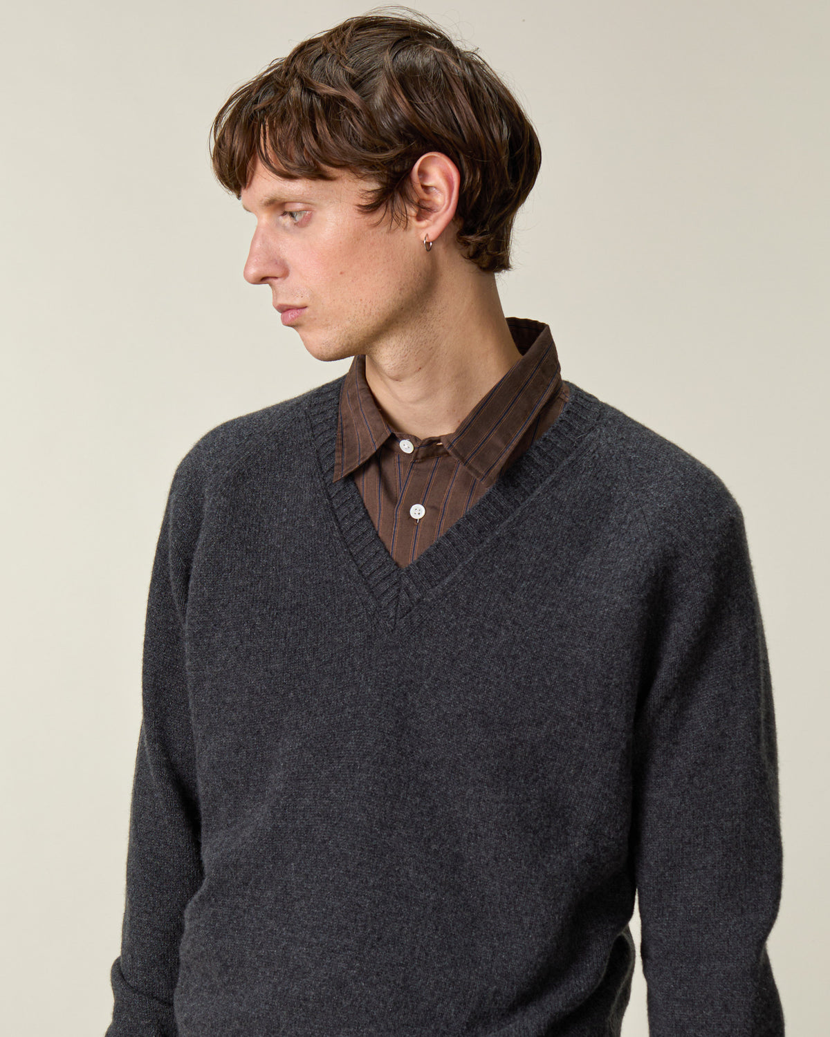 Men's dark gray Cashmere V-neck