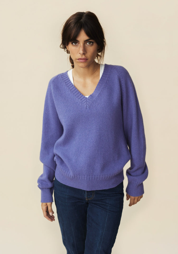 Women's purple cashmere V-neck