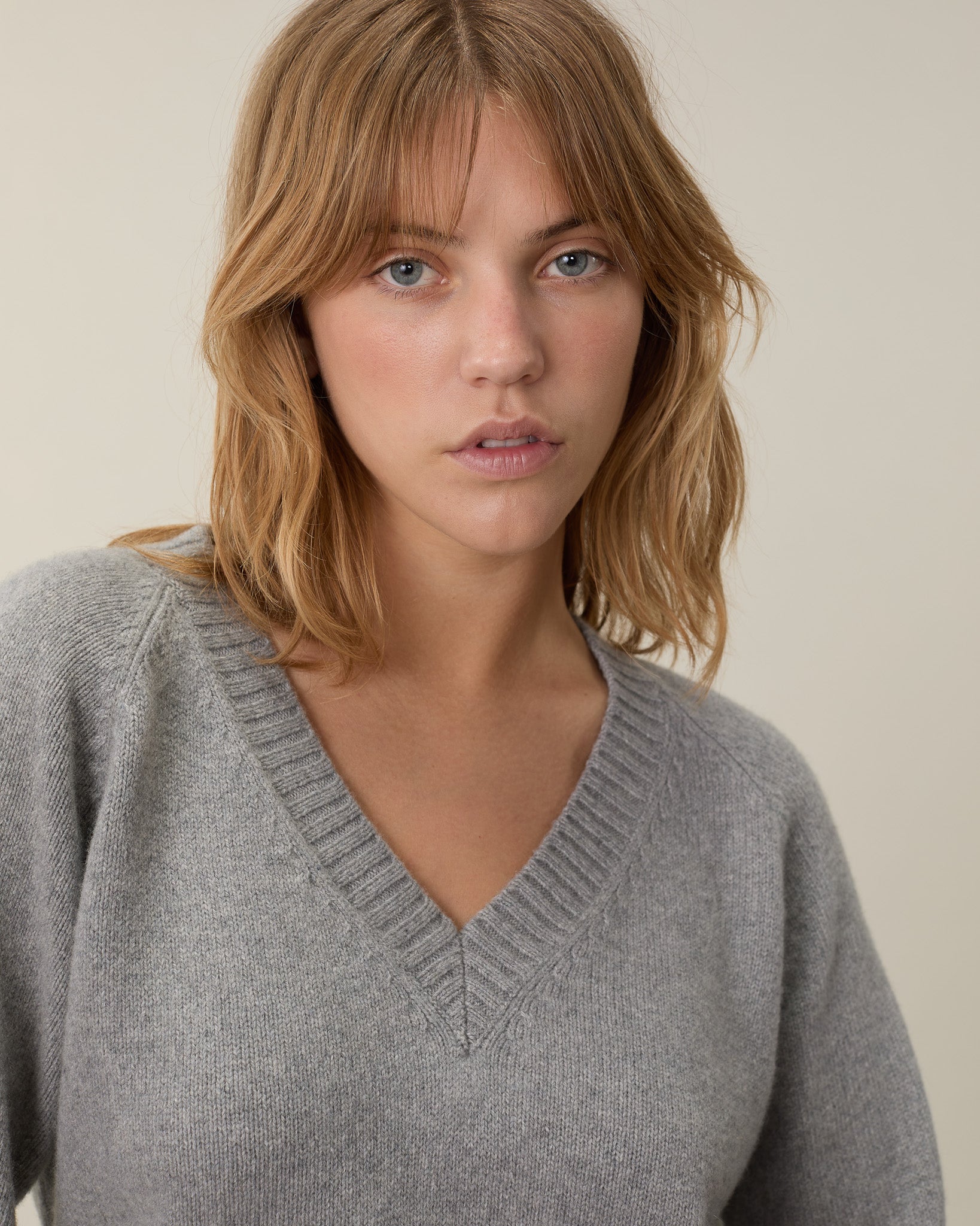 Women's gray cashmere V-neck