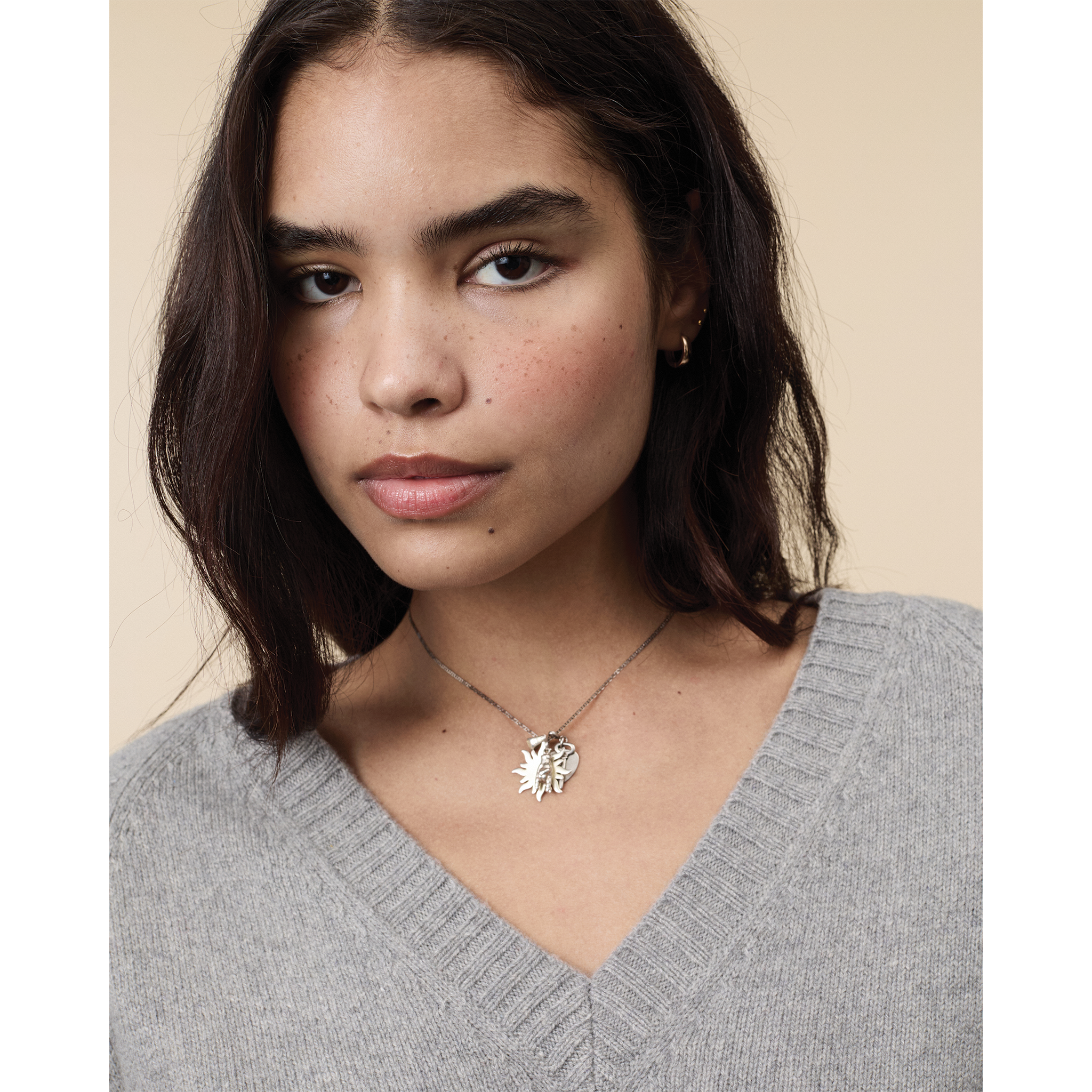 Women's gray cashmere V-neck