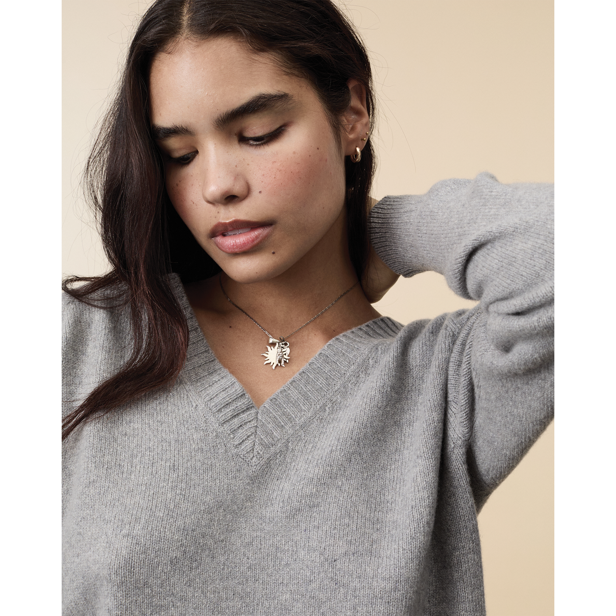 Women's gray cashmere V-neck
