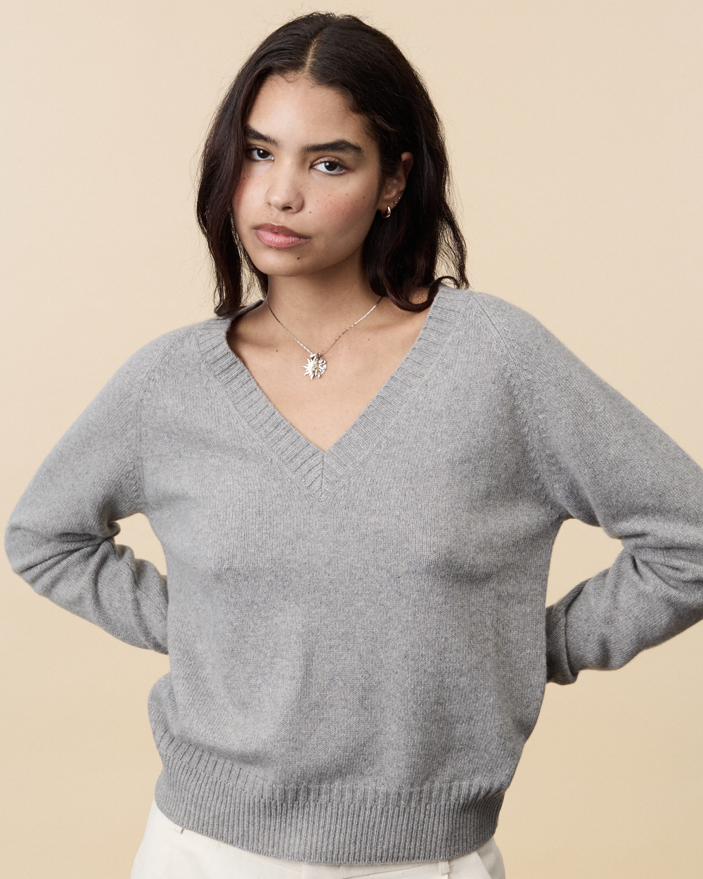 Women's gray cashmere V-neck