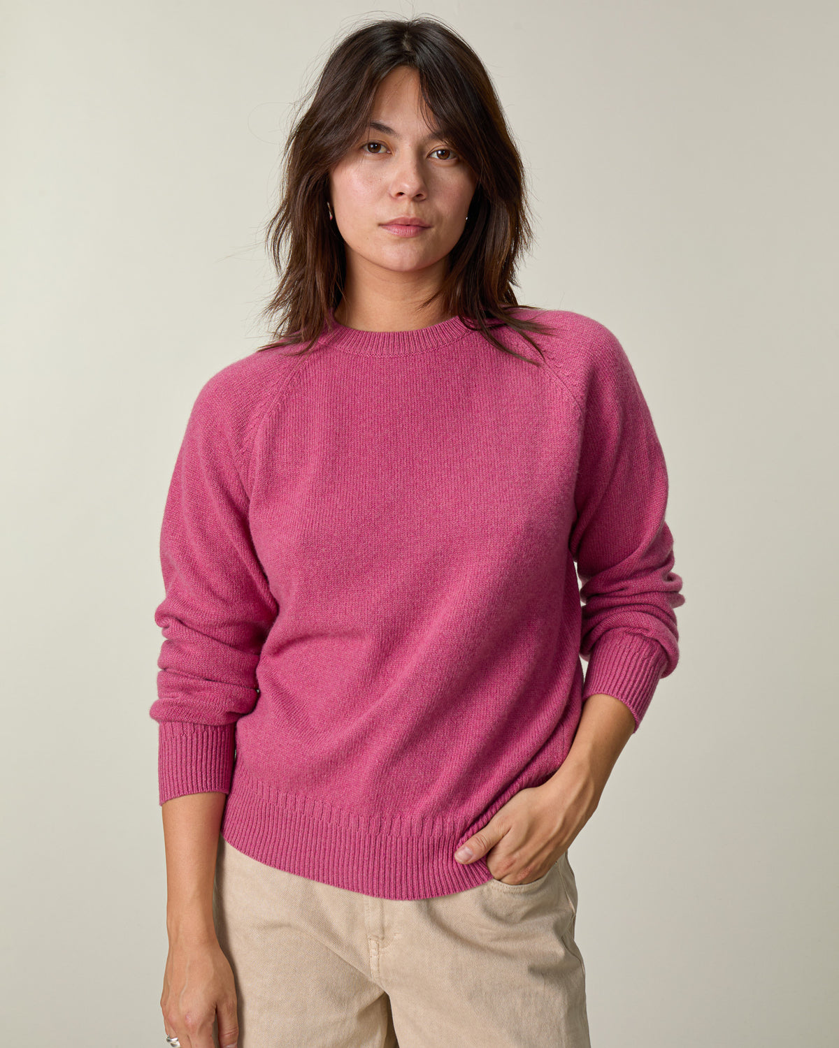 Women's cashmere crewneck sweater in Indian Pink