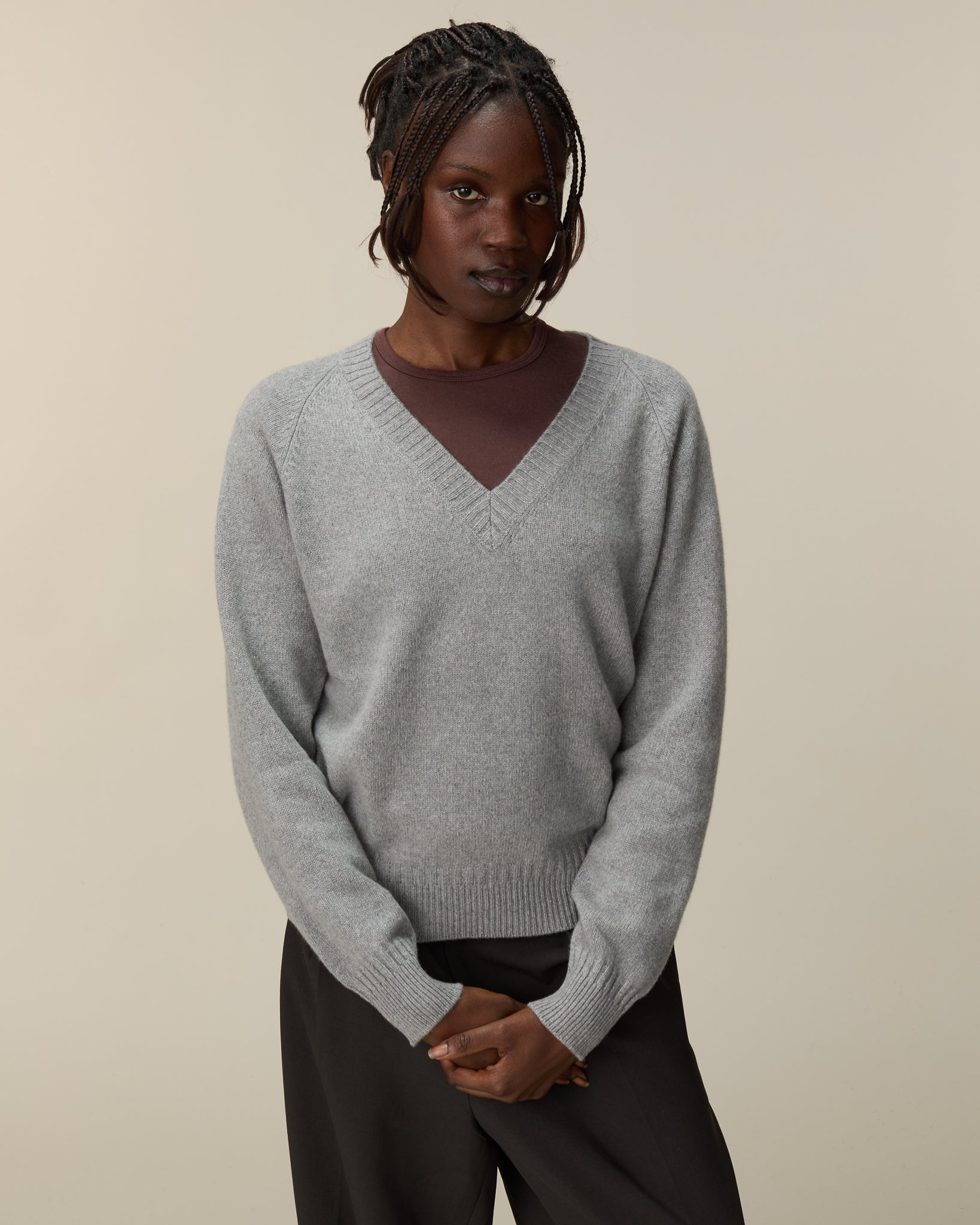 Women's gray cashmere V-neck