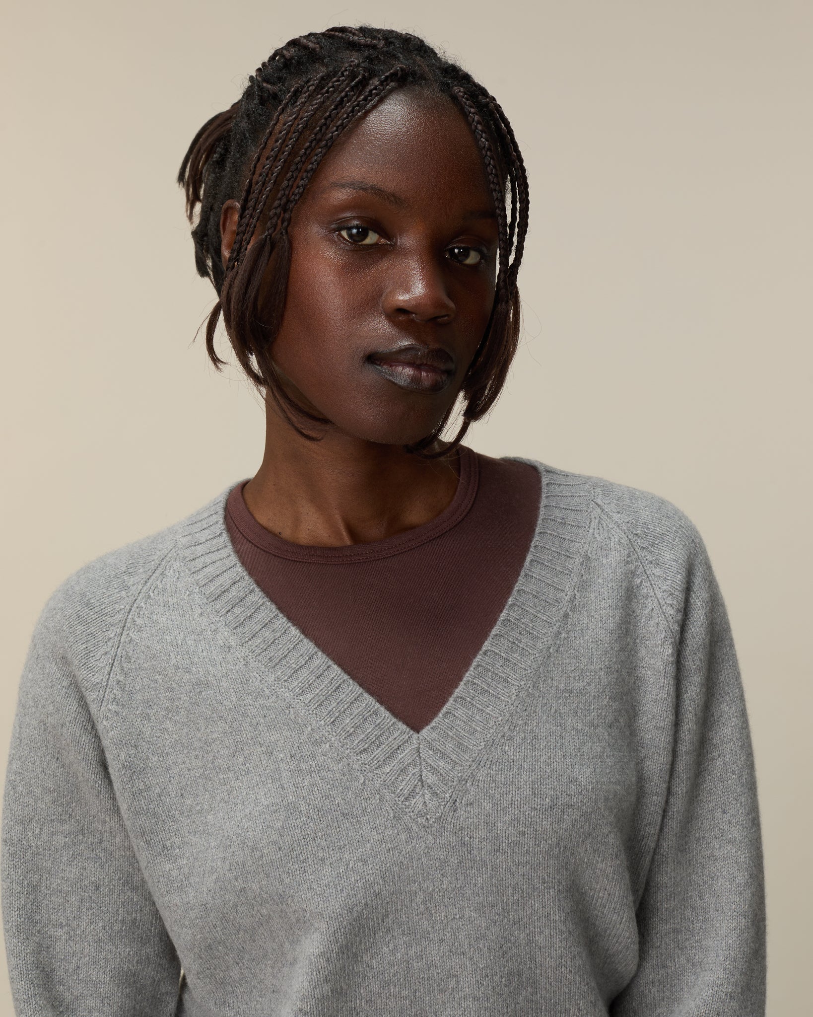 Women's gray cashmere V-neck