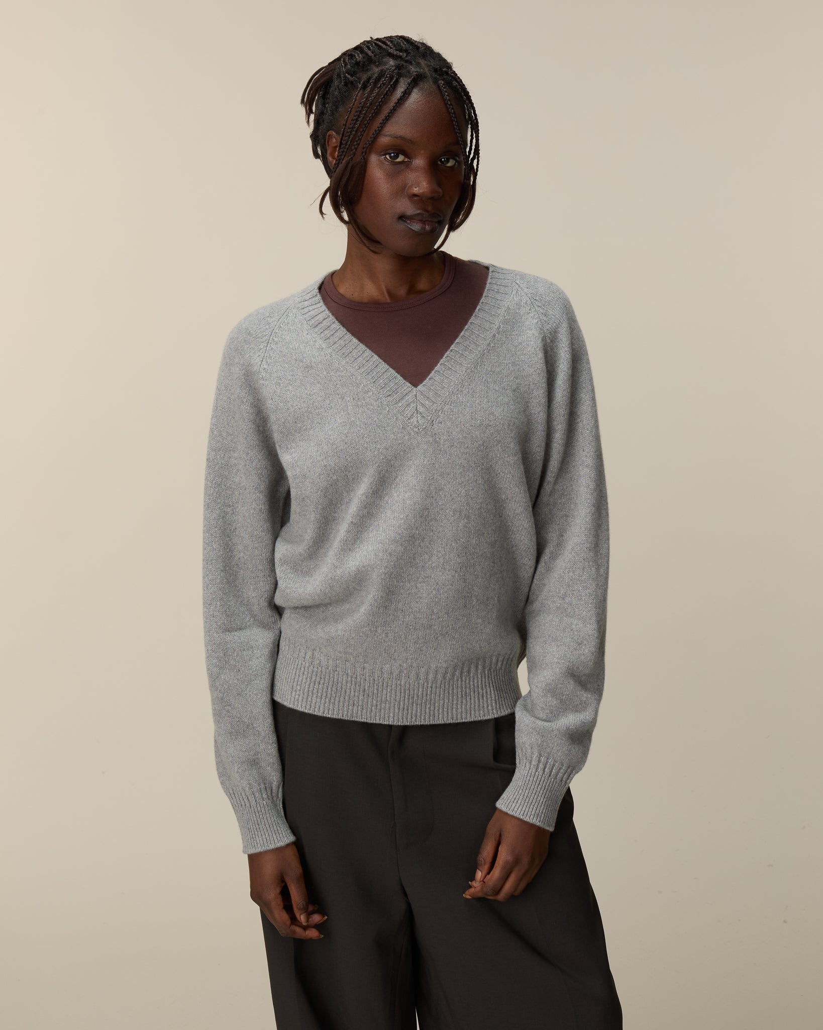 Women's gray cashmere V-neck