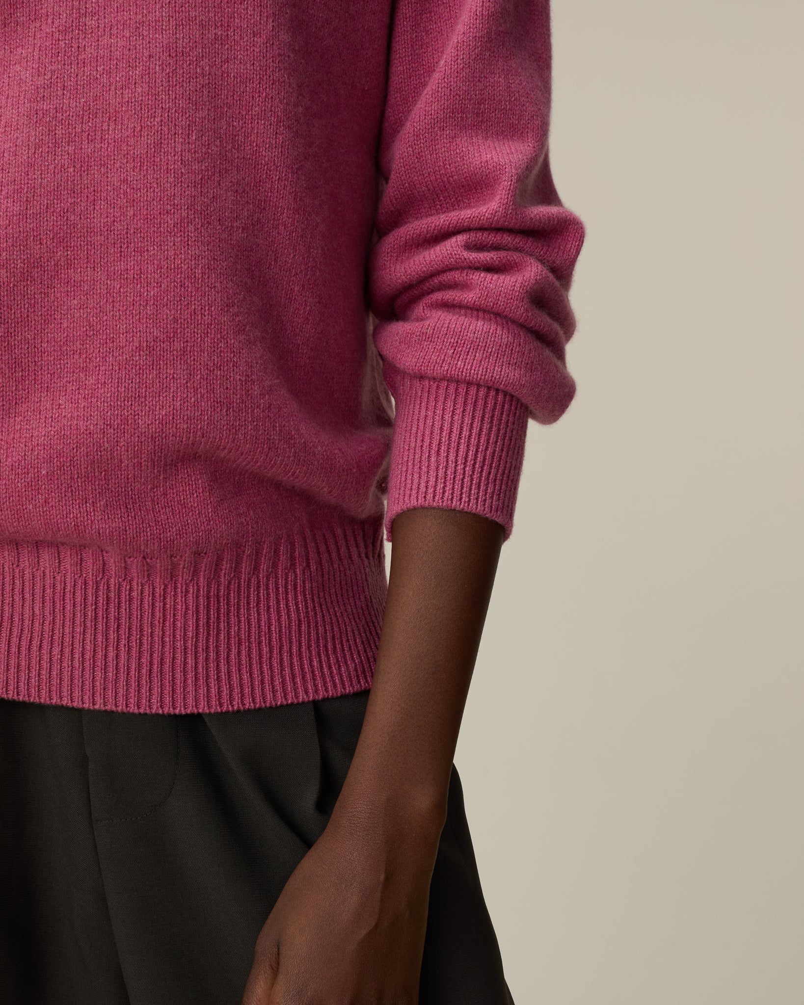 Women's cashmere crewneck sweater in Indian Pink