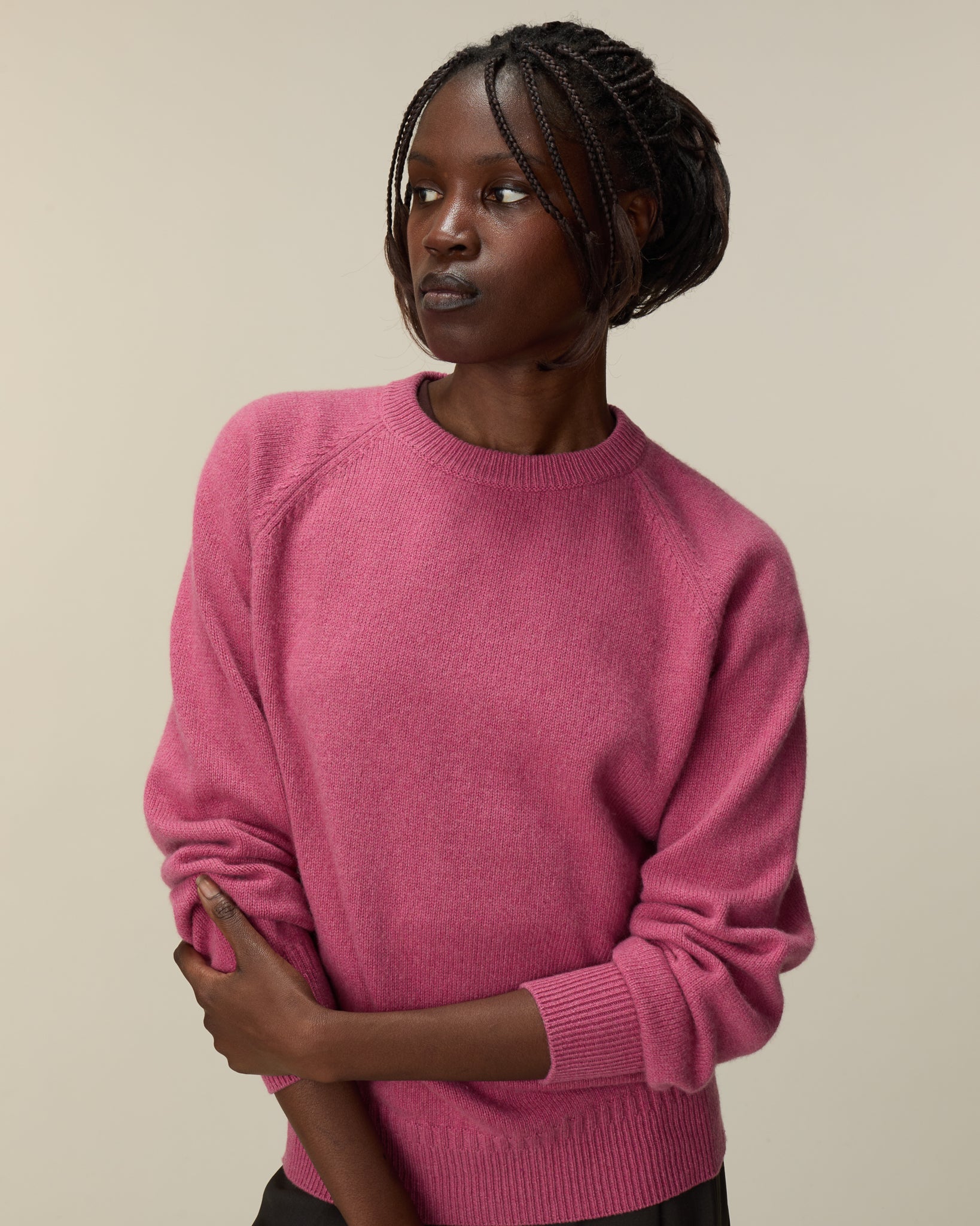 Women's cashmere crewneck sweater in Indian Pink