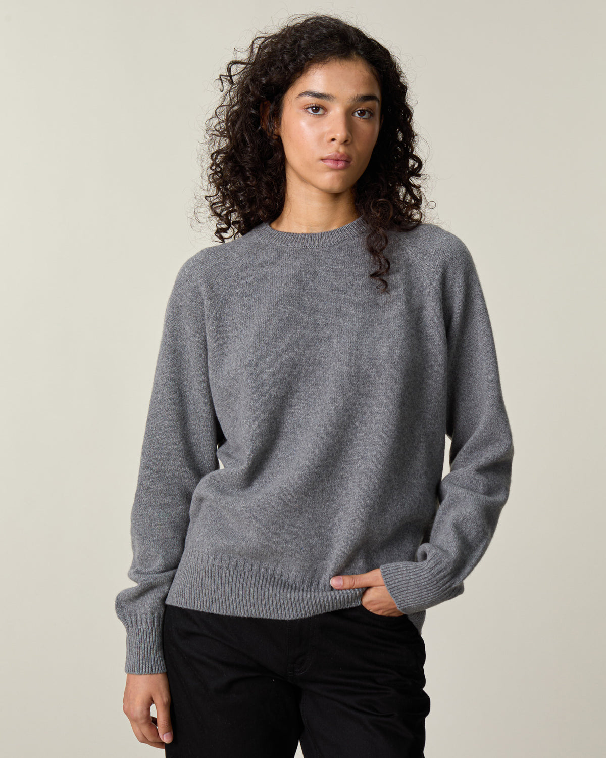 Women's cashmere crewneck sweater in Gray