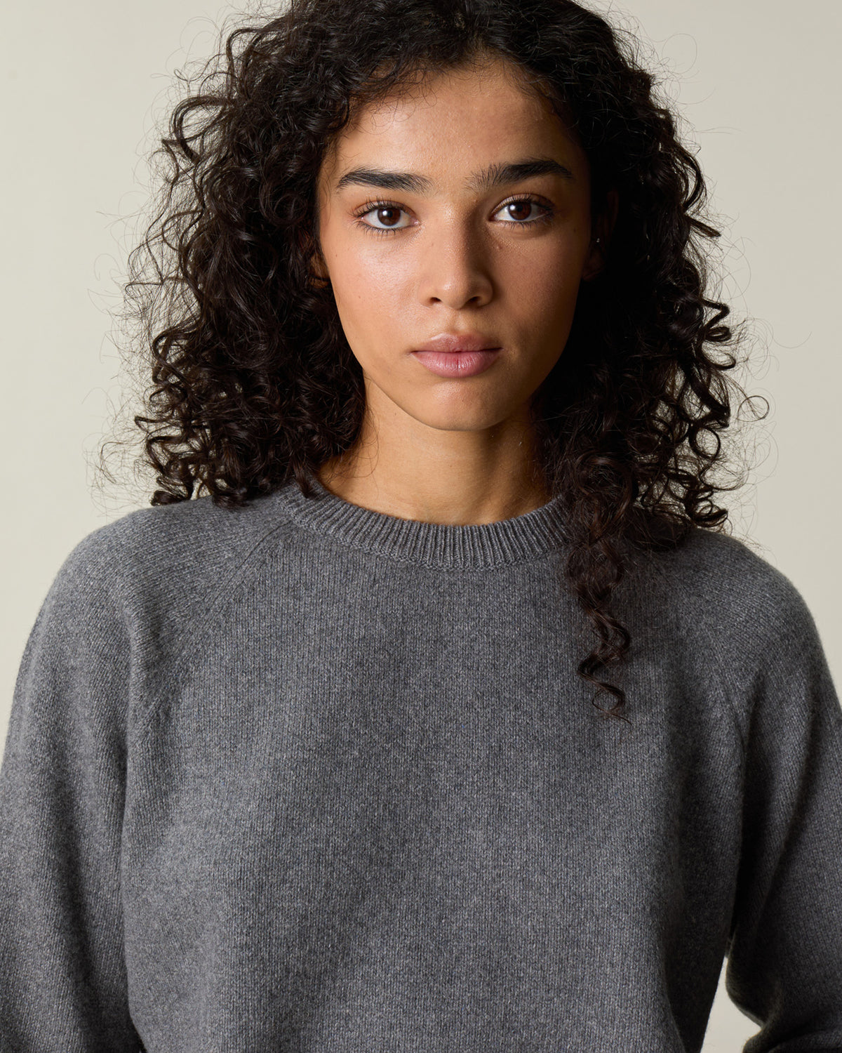 Women's cashmere crewneck sweater in Gray