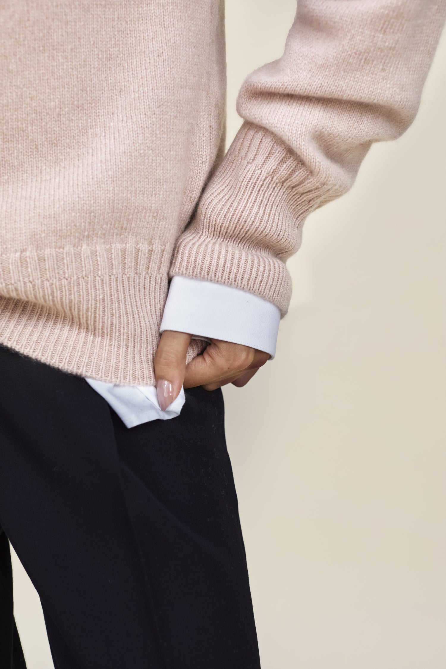 Women's light pink cashmere crewneck