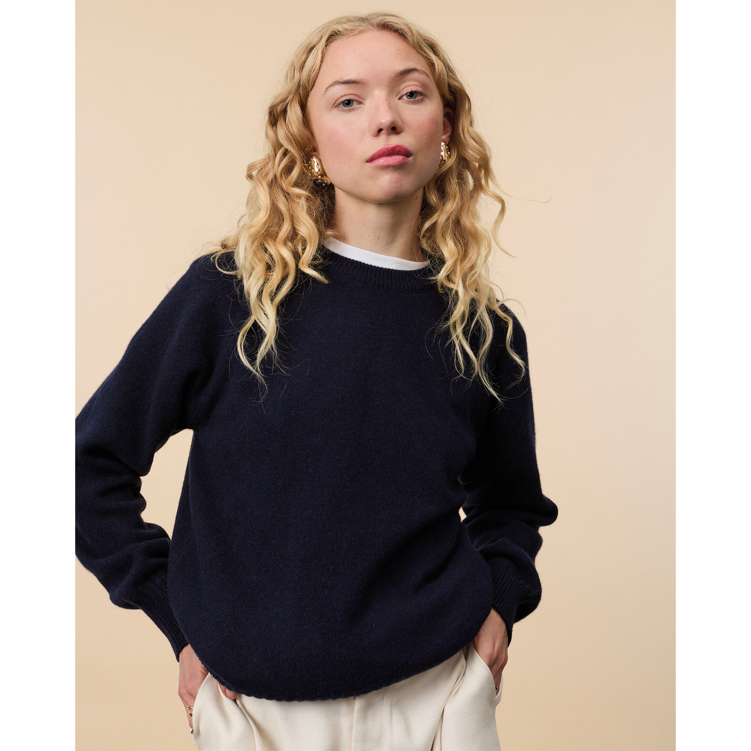 Women's cashmere crewneck sweater in Dark navy