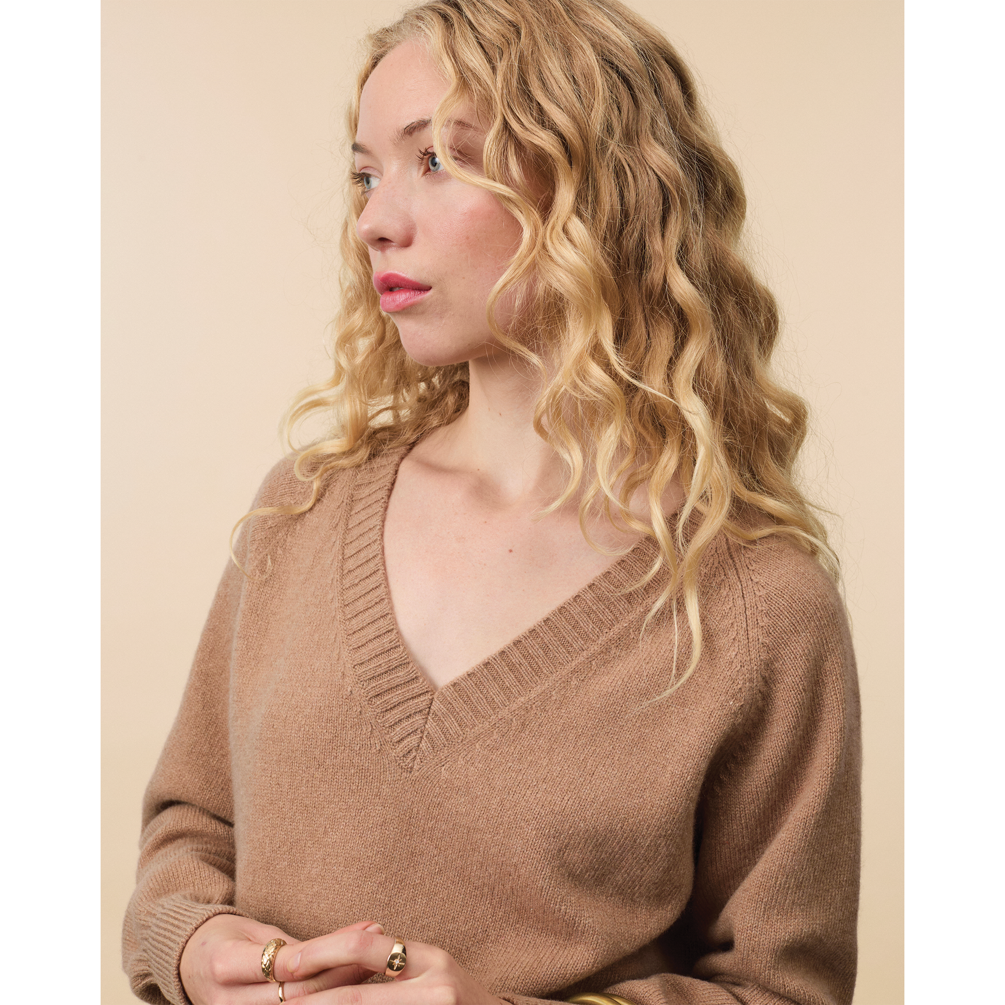 Women's Camel cashmere V-neck
