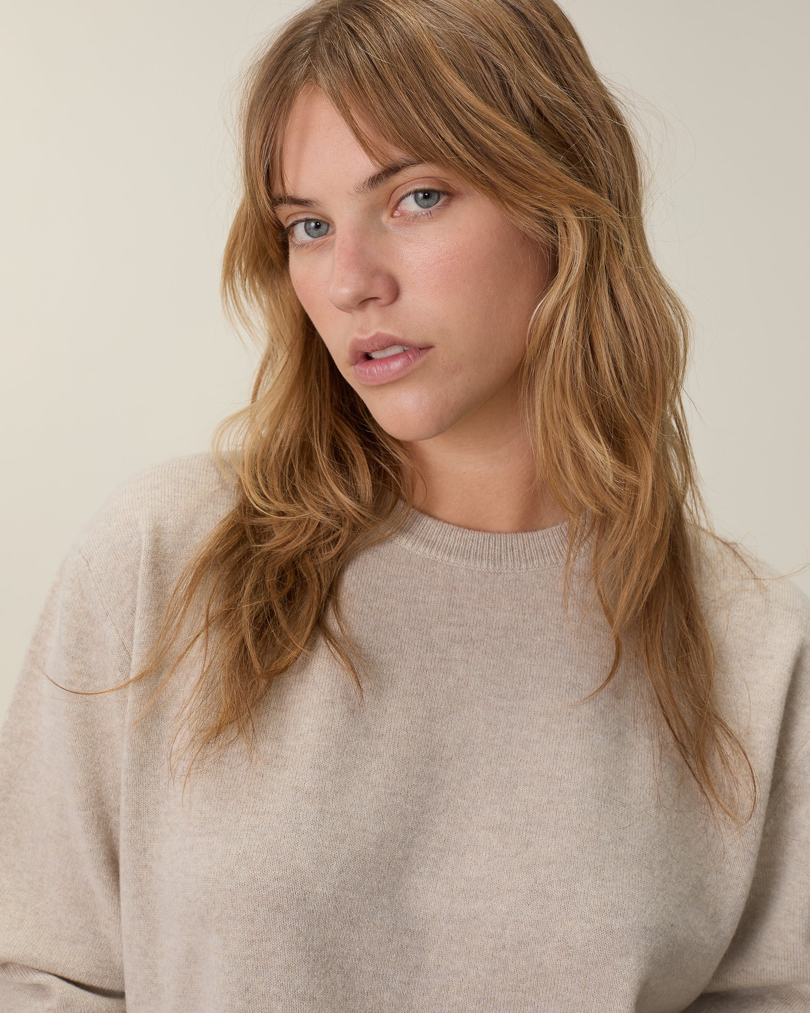 Women’s Lightweight Cashmere Crewneck – Sand