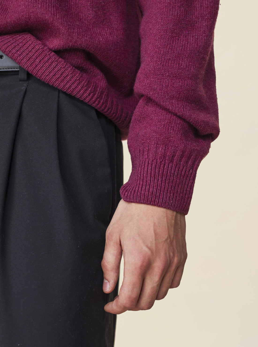 Men's cashmere crewneck sweater in burgundy