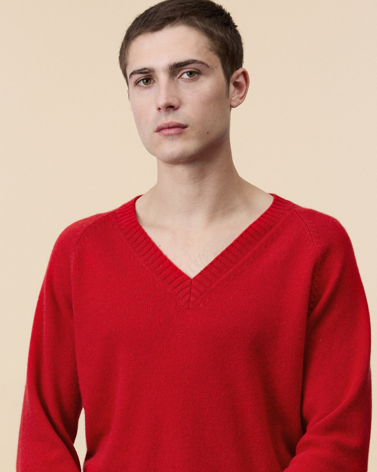 Men's red cashmere V-neck 