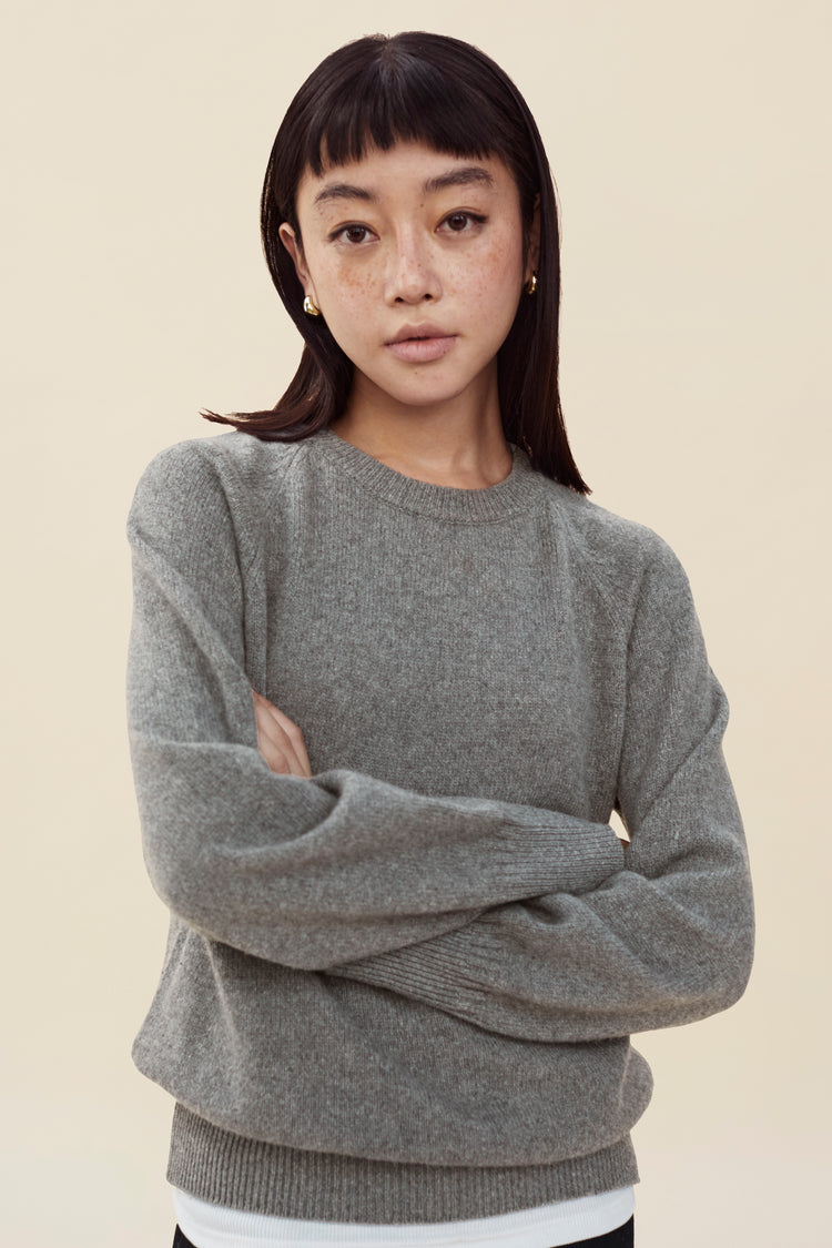 Women's cashmere crewneck sweater in Gray