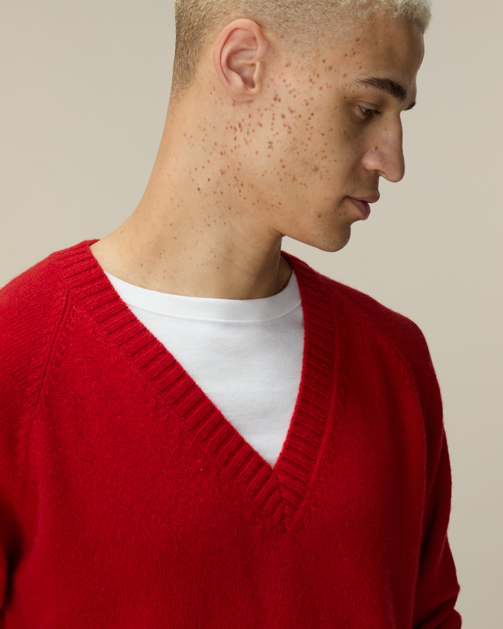 Men's red cashmere V-neck 