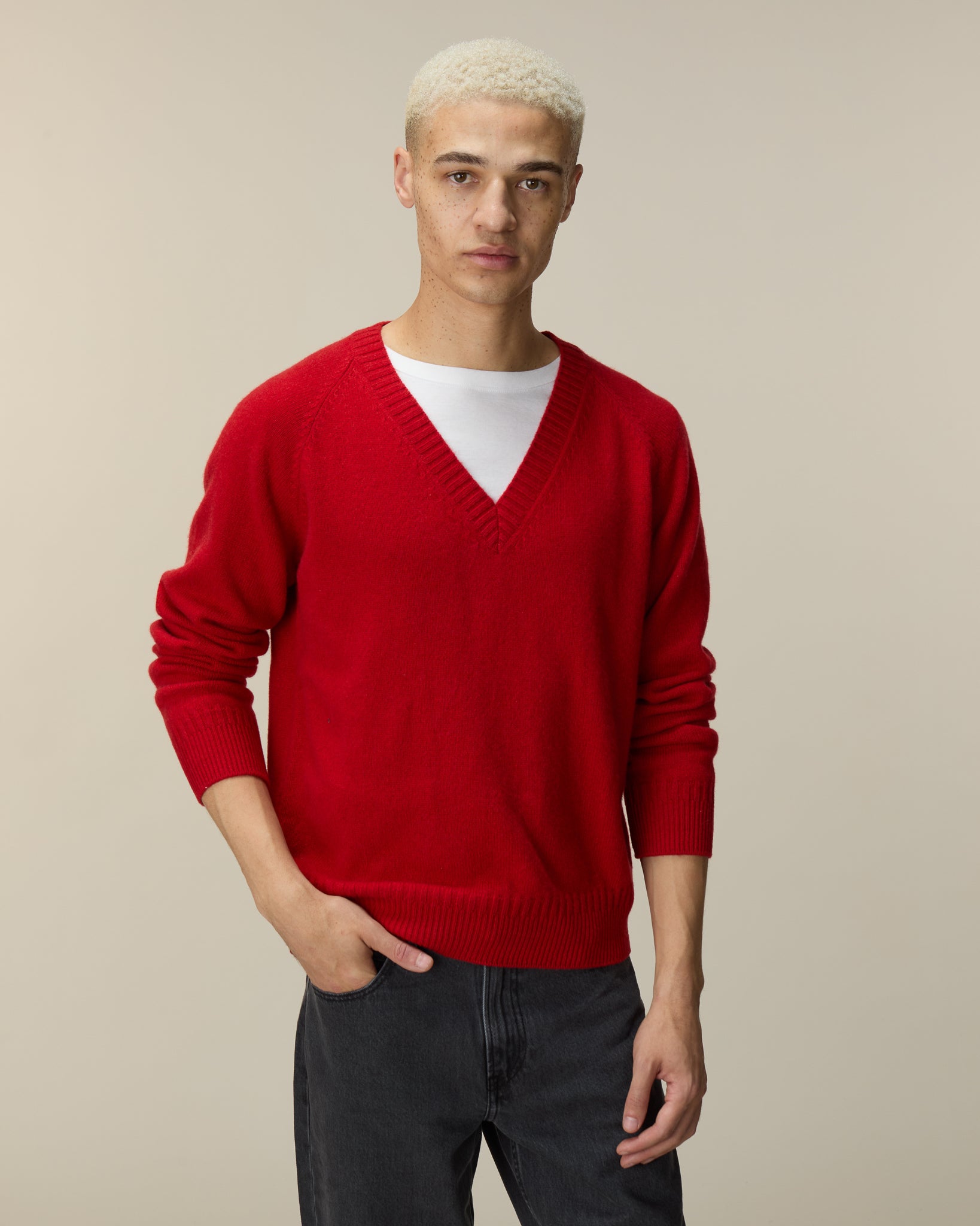 Men's red cashmere V-neck 