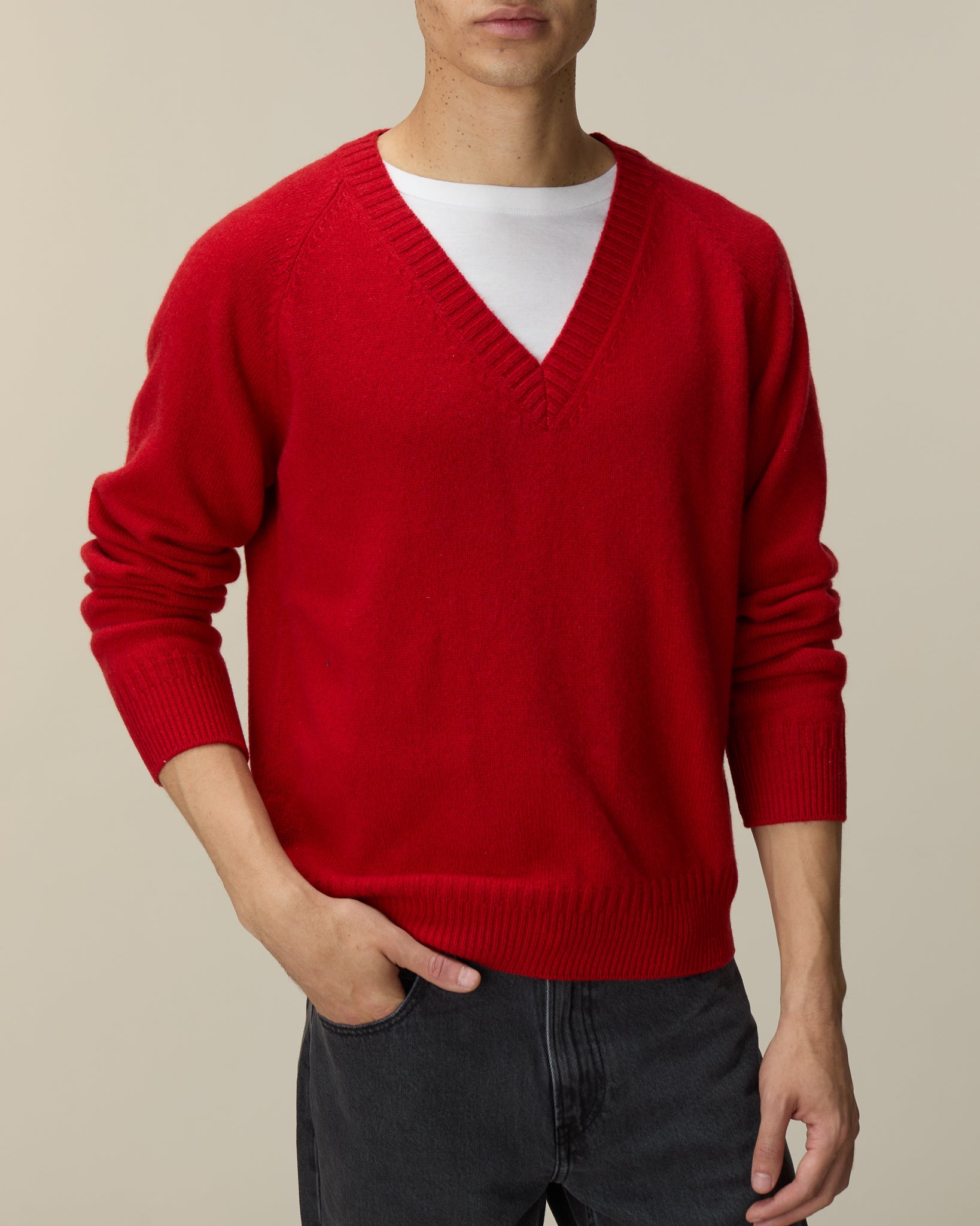 Men's red cashmere V-neck 