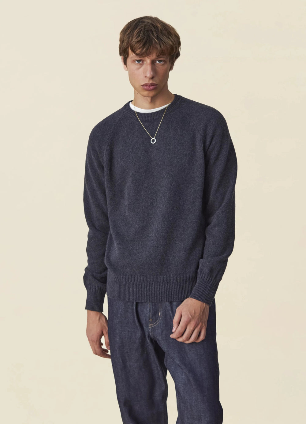 Men's crewneck cashmere sweater in dark gray