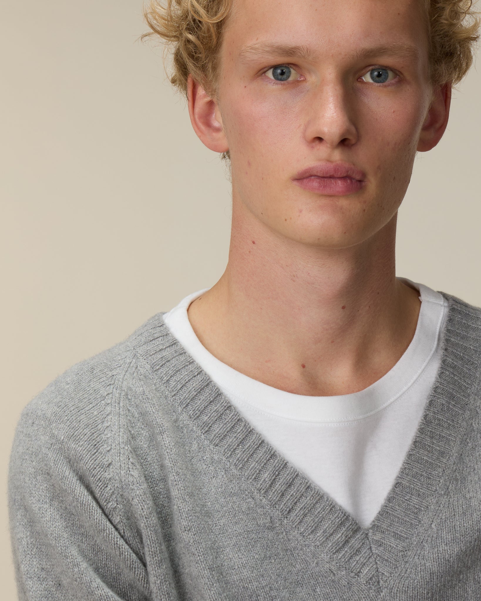 Men's gray Cashmere V-neck