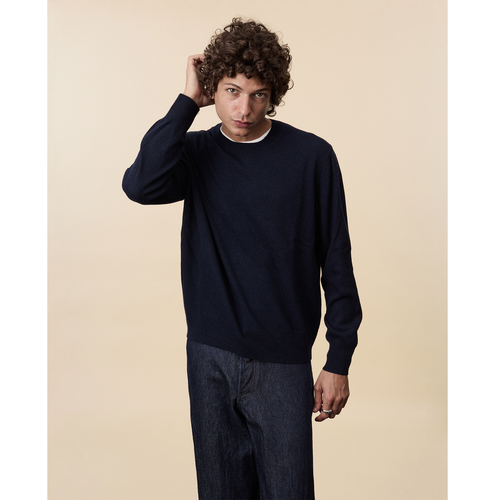 Dark navy lightweight cashmere crewneck for men