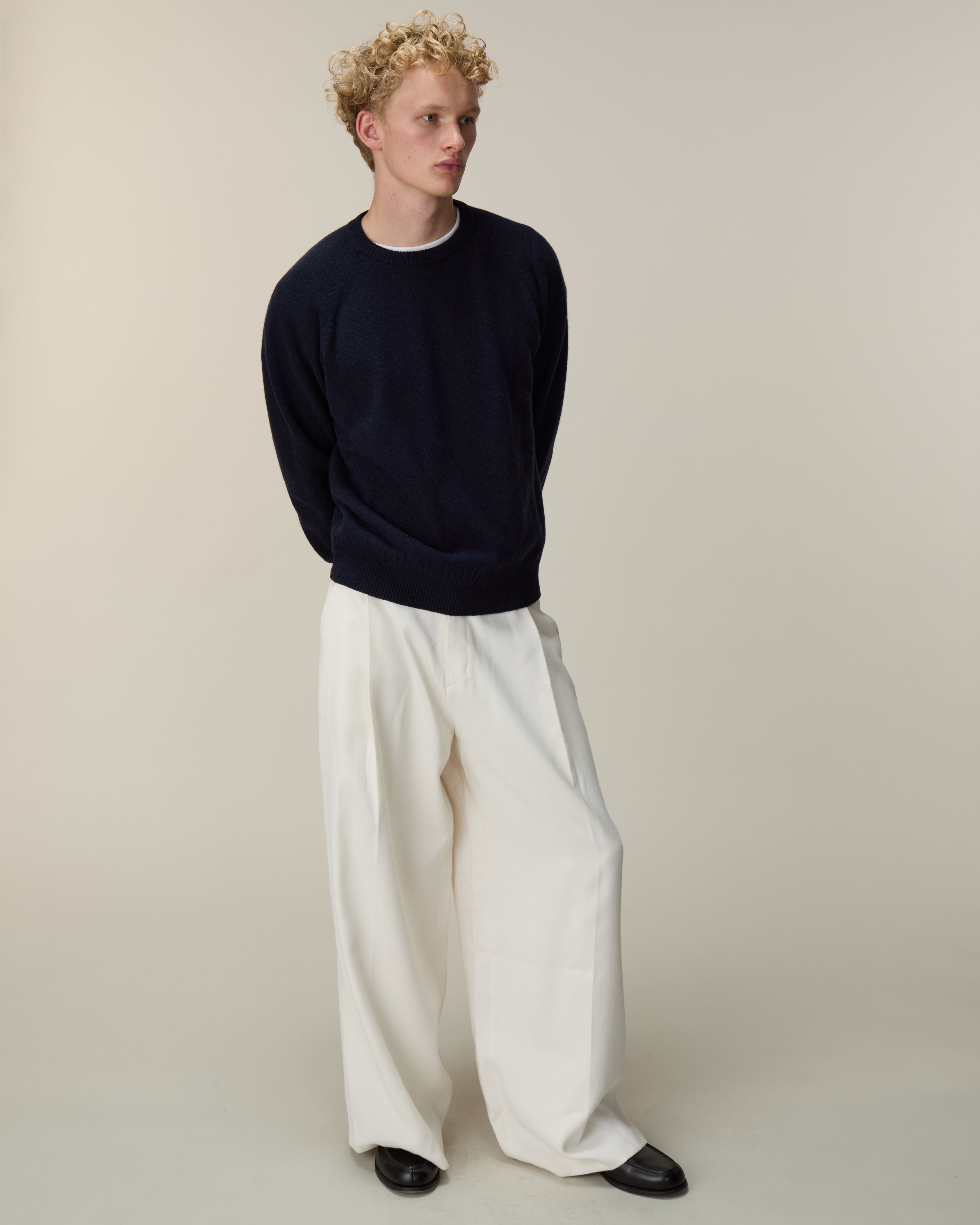 Men's cashmere crewneck sweater in dark navy