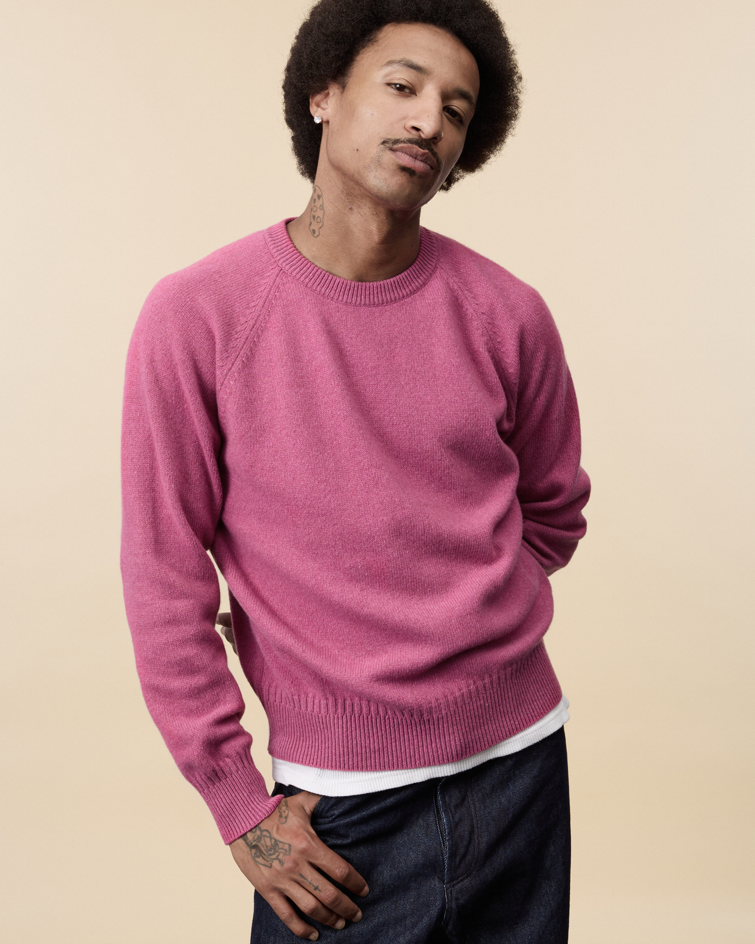 Men's crewneck cashmere sweater in Indian Pink