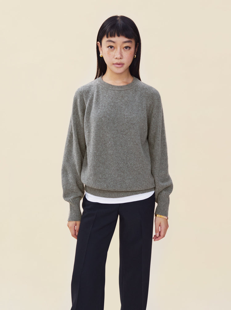 Women's cashmere crewneck sweater in Gray