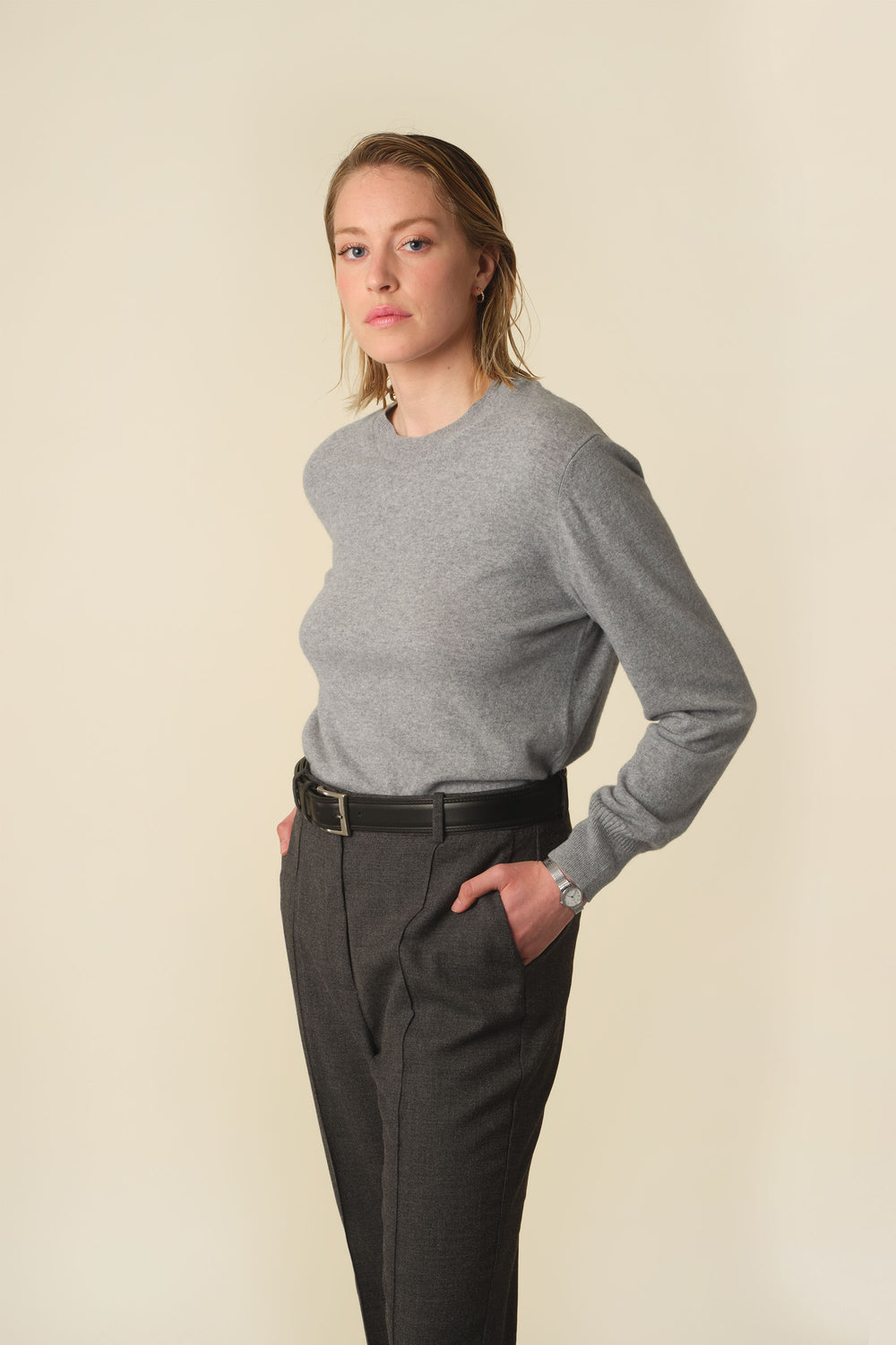 Light gray lightweight cashmere crewneck for women