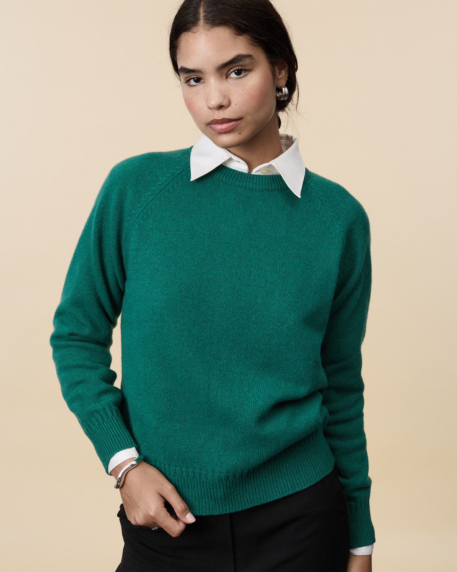 Women's cashmere crewneck sweater in Bottle-green