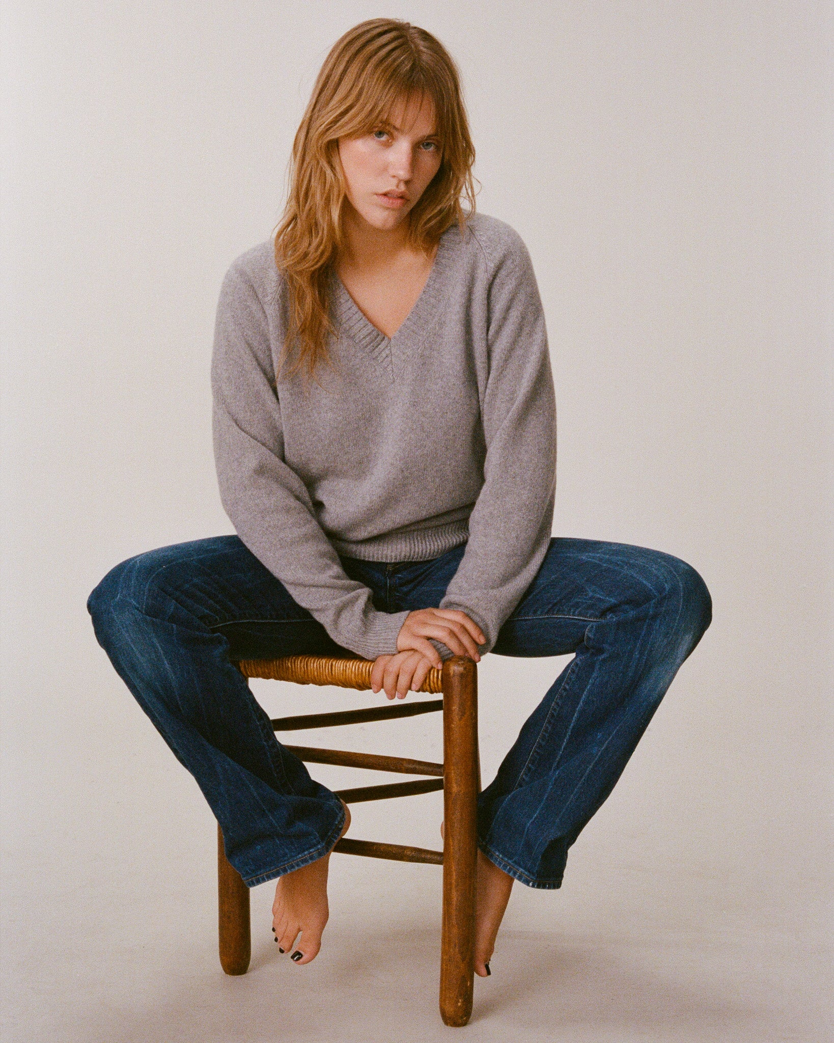 Women's gray cashmere V-neck