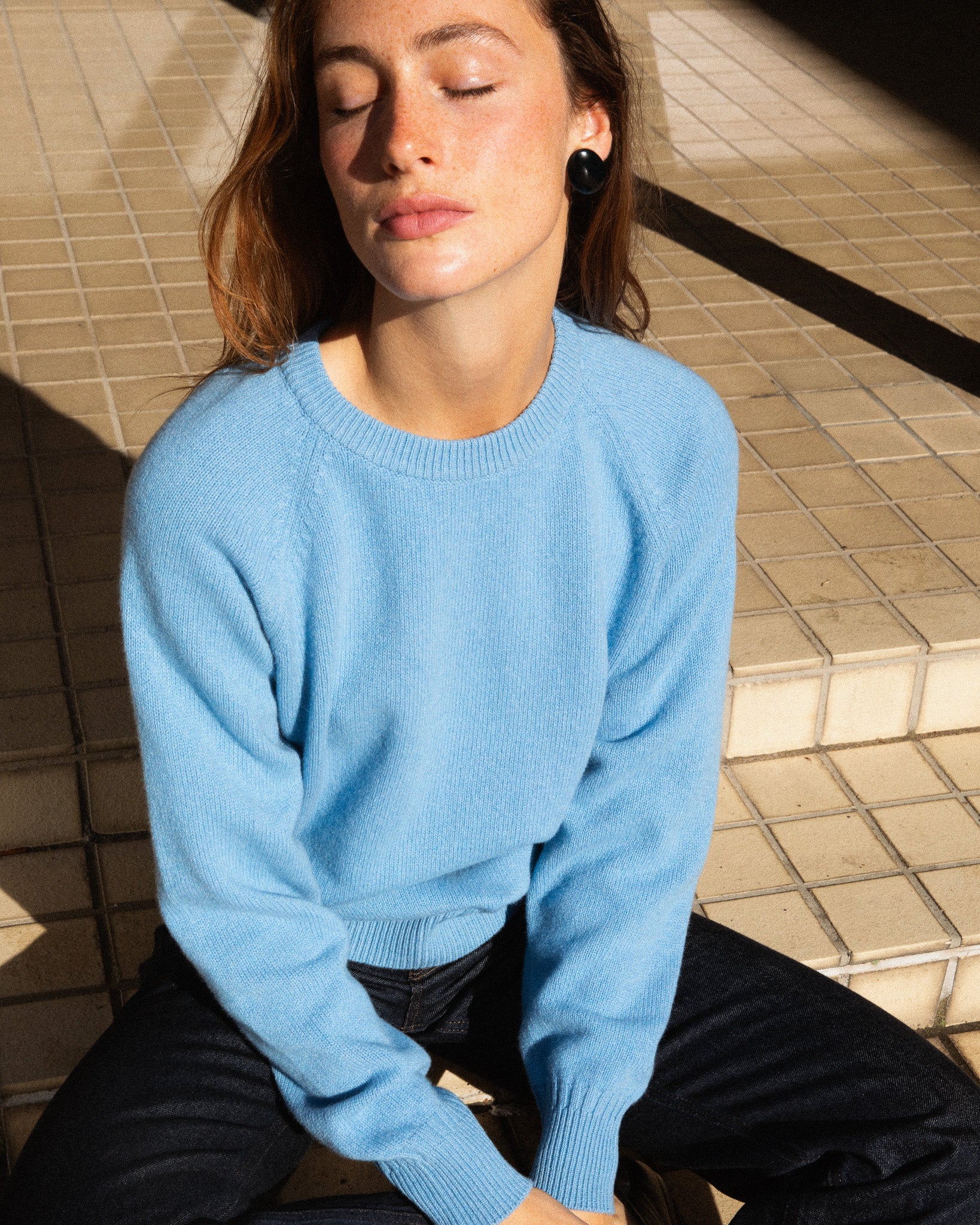 トップス Cristaseya Blue Cashmere Knit XL Cristaseya - Cashmere Carpet Sweater in Blue and White